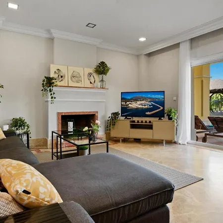 Casa Adosada En Santa Clara Golf בית נופש מארבלה