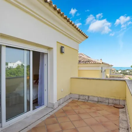 Casa Adosada En Santa Clara Golf * מארבלה